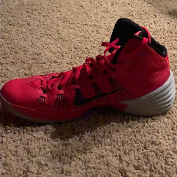 Red Hyper Dunks - Picture 4 of 5